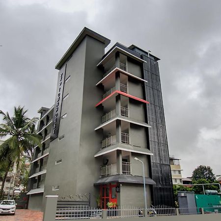 Отель Oyo Townhouse 061 Gcda Kakkanad Signal Коччи Экстерьер фото