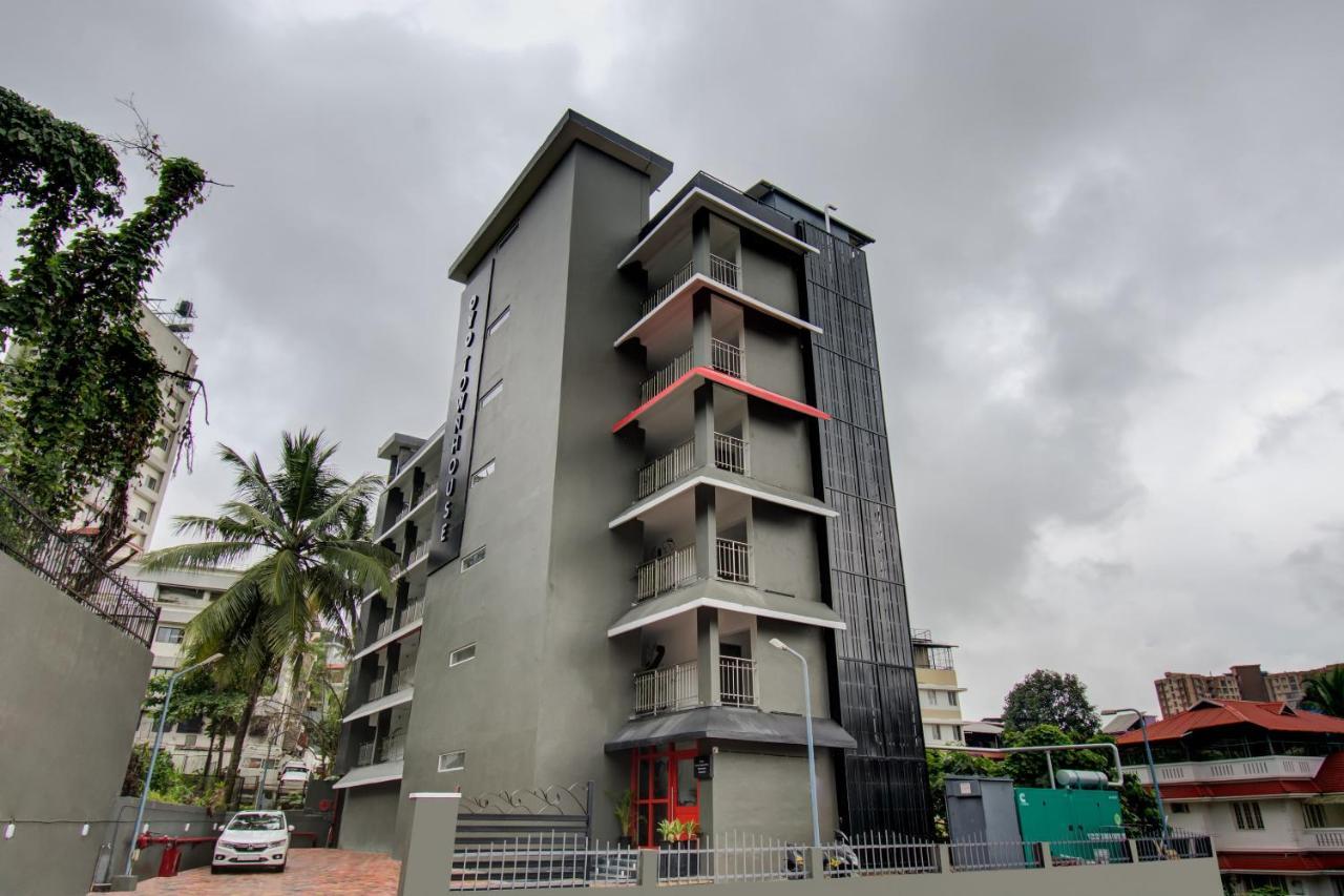 Отель Oyo Townhouse 061 Gcda Kakkanad Signal Коччи Экстерьер фото