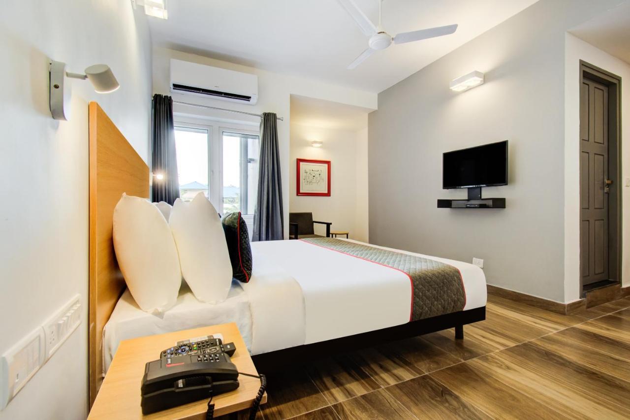 Отель Oyo Townhouse 061 Gcda Kakkanad Signal Коччи Экстерьер фото