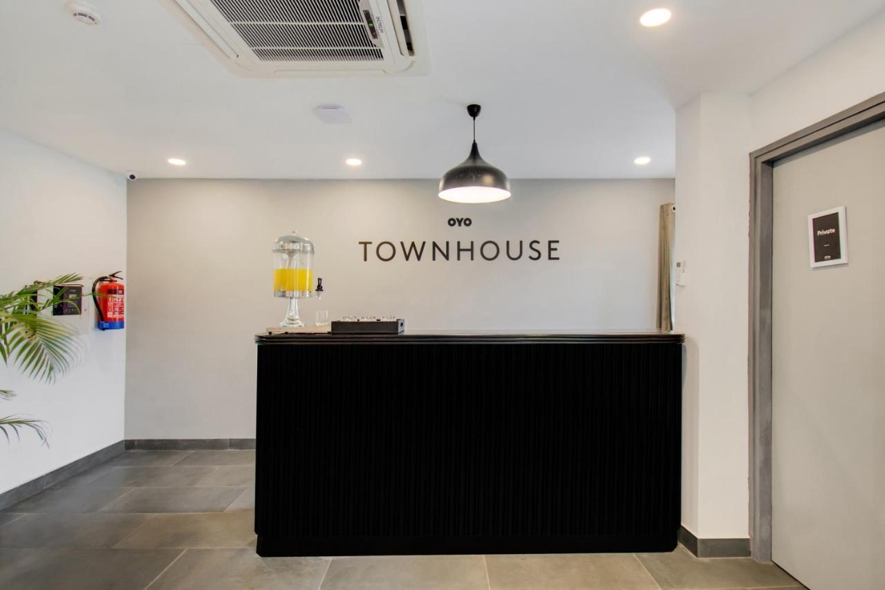 Отель Oyo Townhouse 061 Gcda Kakkanad Signal Коччи Экстерьер фото