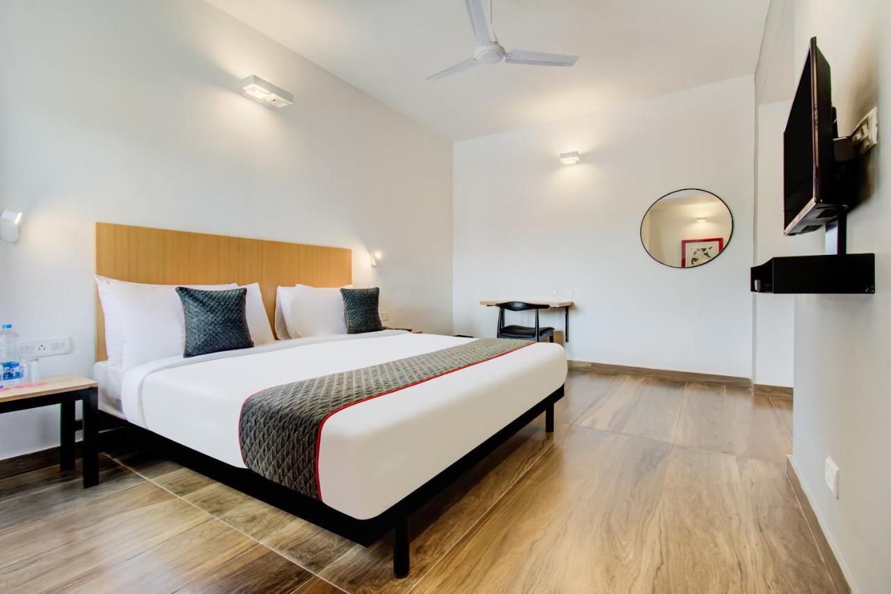 Отель Oyo Townhouse 061 Gcda Kakkanad Signal Коччи Экстерьер фото