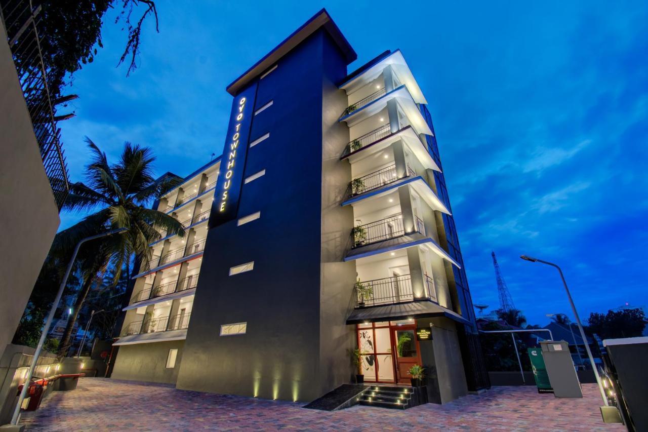 Отель Oyo Townhouse 061 Gcda Kakkanad Signal Коччи Экстерьер фото